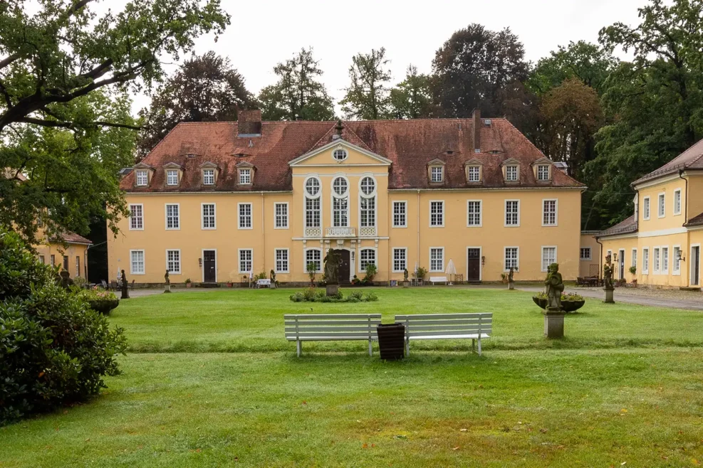 Barockschloss-Oberlichtenau-Aussen-Ansicht - Hochzeitsfotograf Dresden Melanie Kunert Fotografie