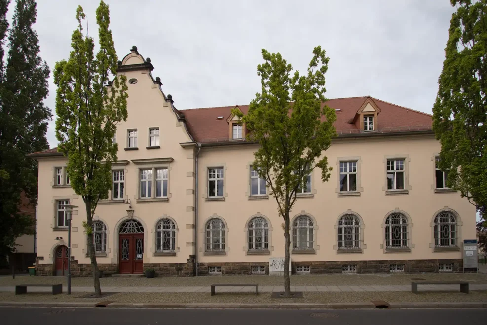 Standesamt-Radebeul-Aussen-Ansicht - Hochzeitsfotograf Dresden Melanie Kunert Fotografie